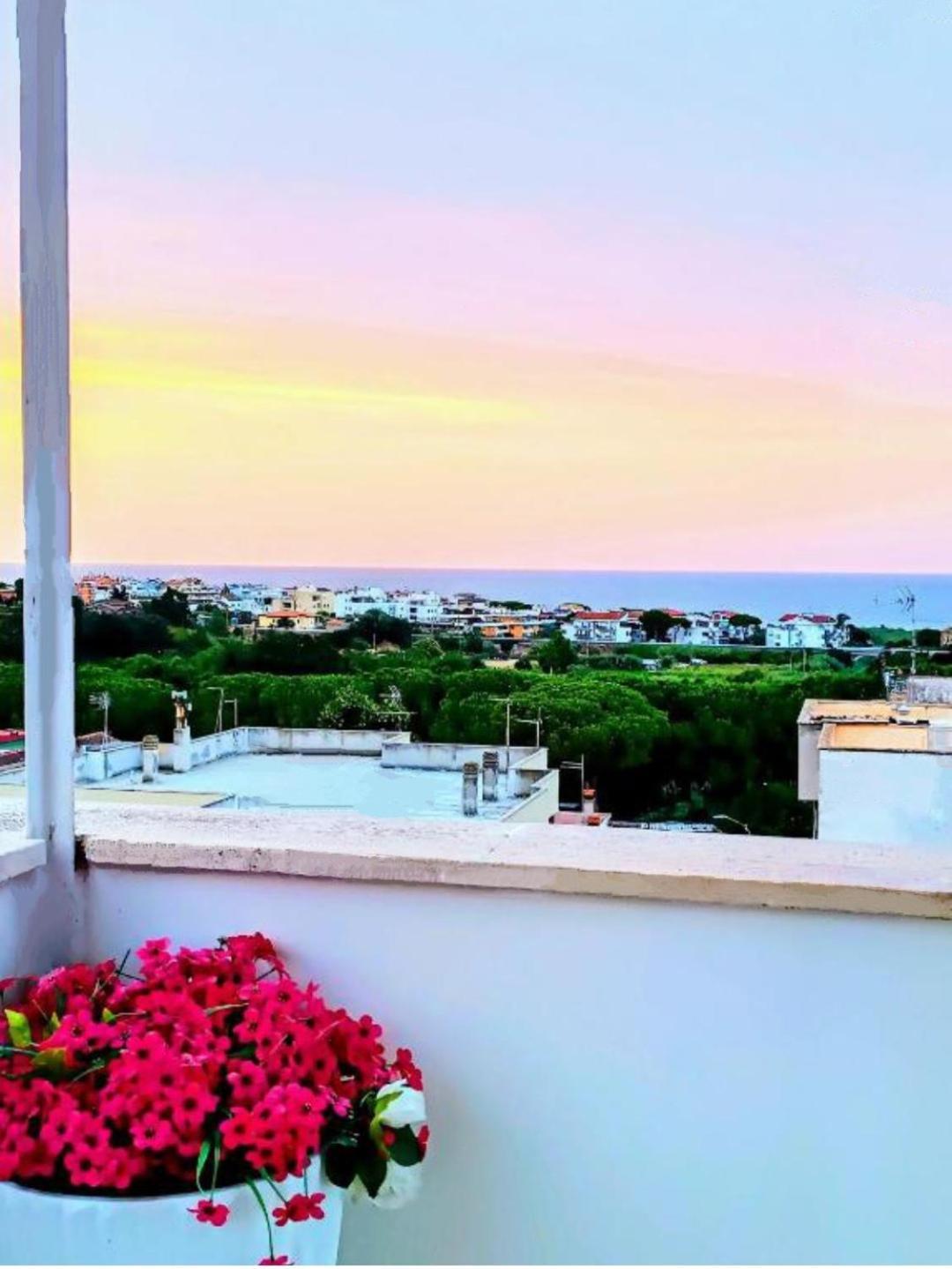 Attico Di Design Vista Mare Apartamento Santa Marinella Exterior foto